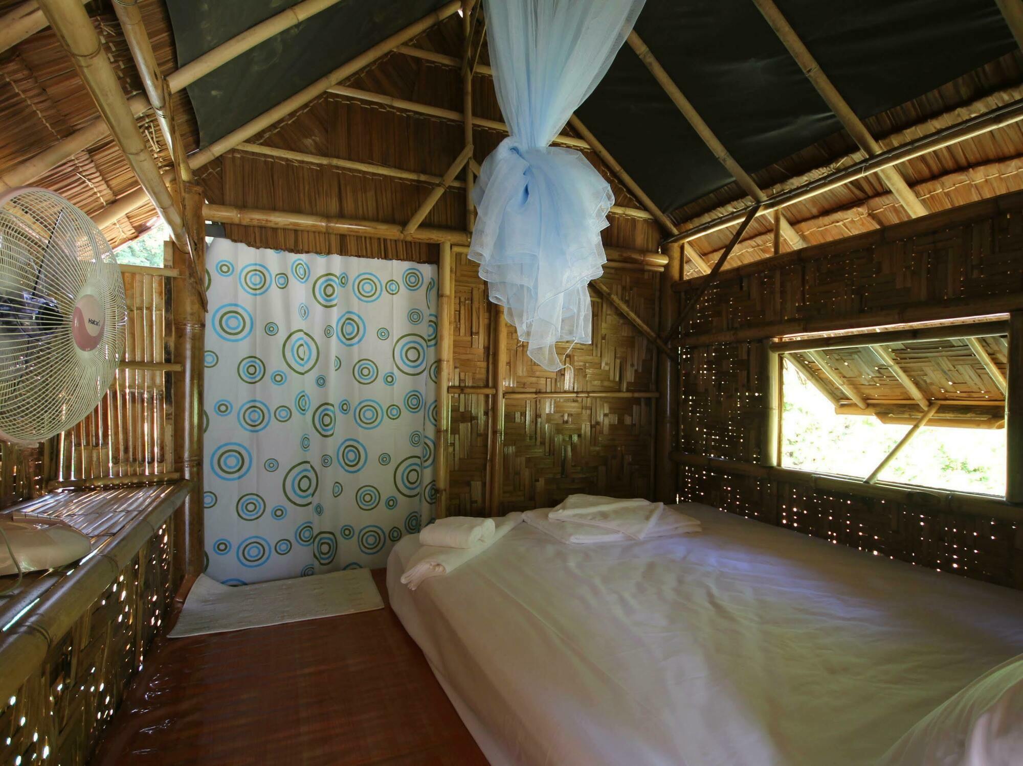 Phuhaya Bamboo Bungalows Ko Lanta Exterior foto