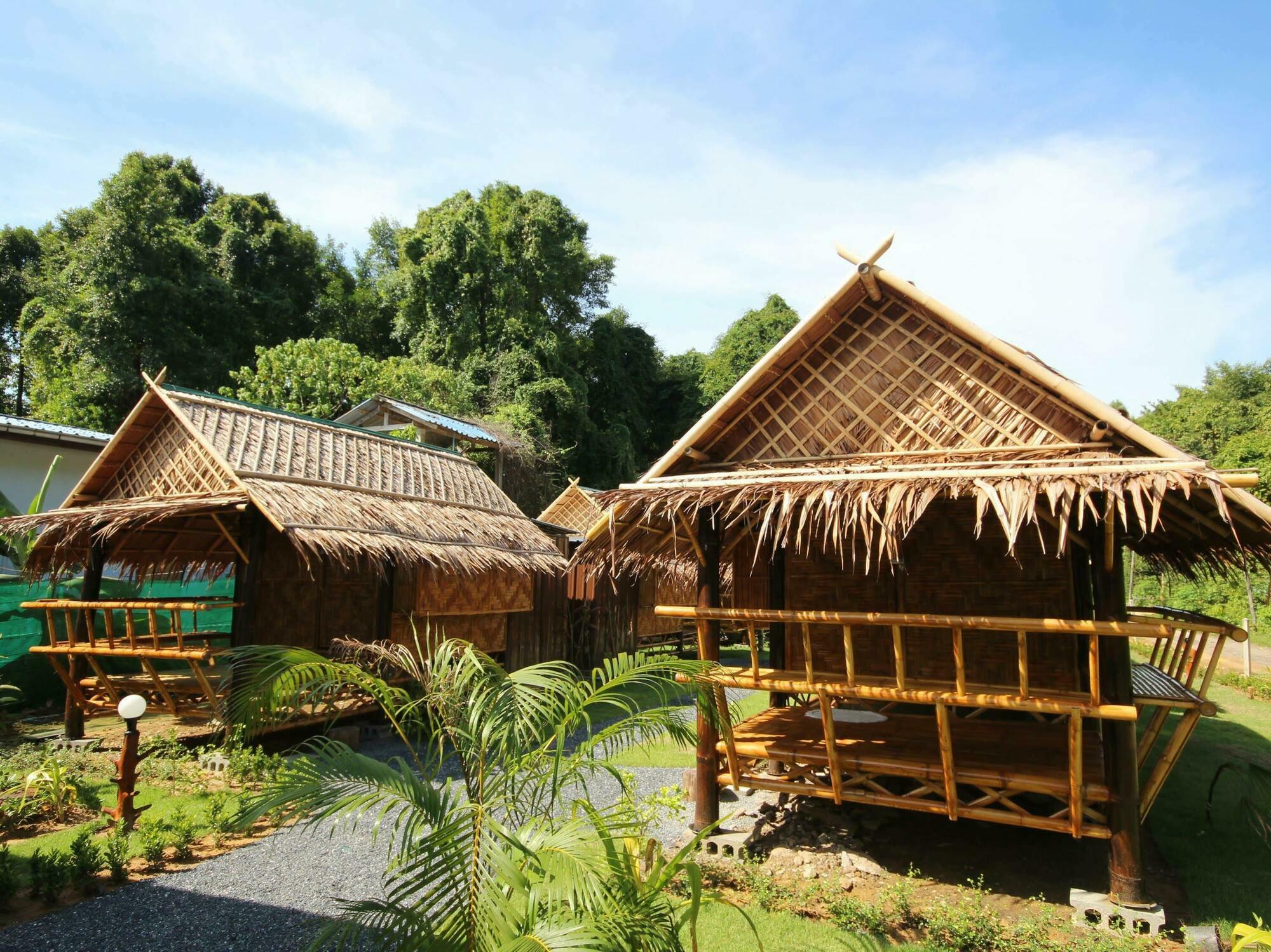 Phuhaya Bamboo Bungalows Ko Lanta Exterior foto